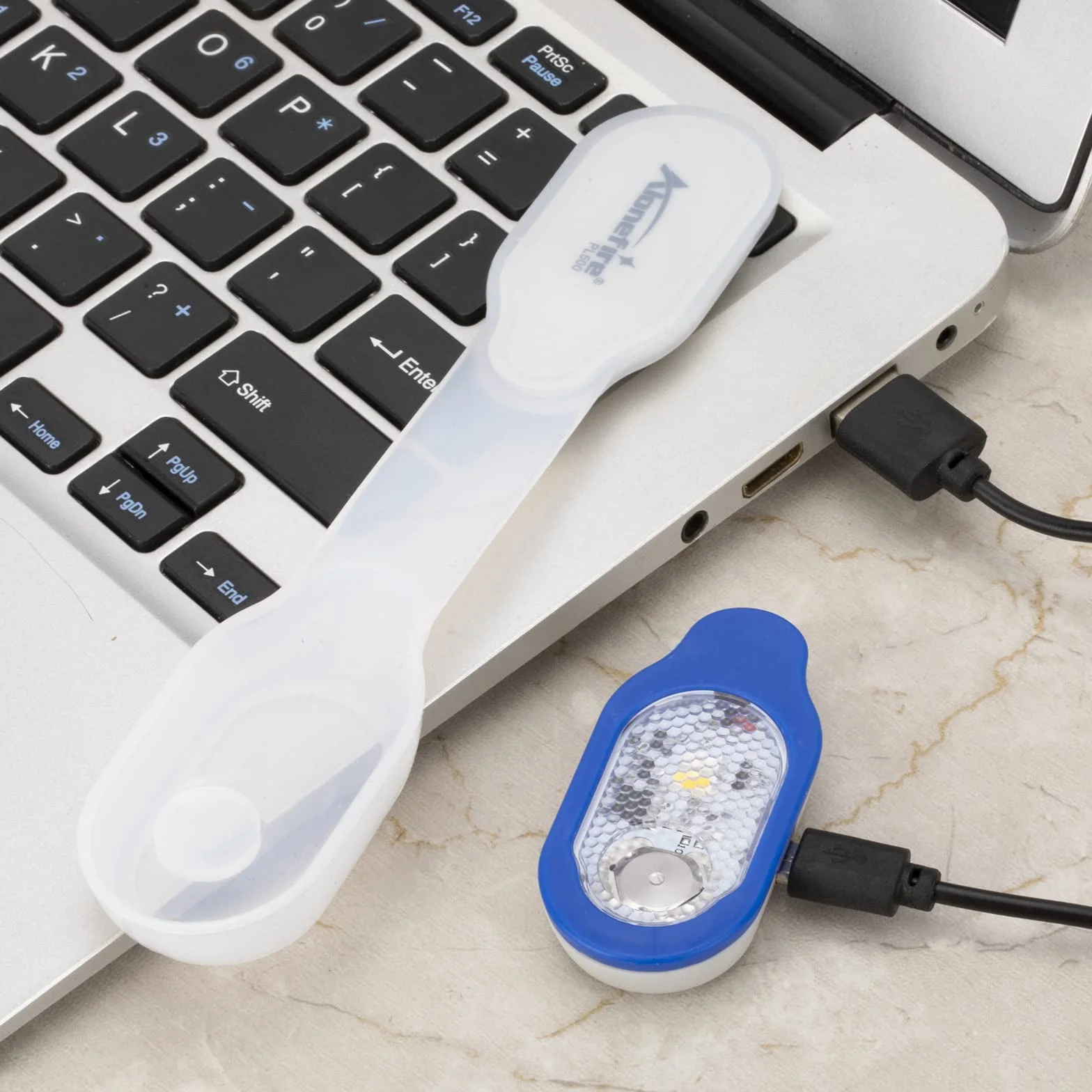 Alonefire PL500 Luce Notturna per Infermieri Torcia Clip Ricaricabile USB Magnetica 3 Modalità per Infermiere del Turno di Notte, Camicia con Luce Portachiavi, Batteria Incorporata (Blu, Luce Bianca)
